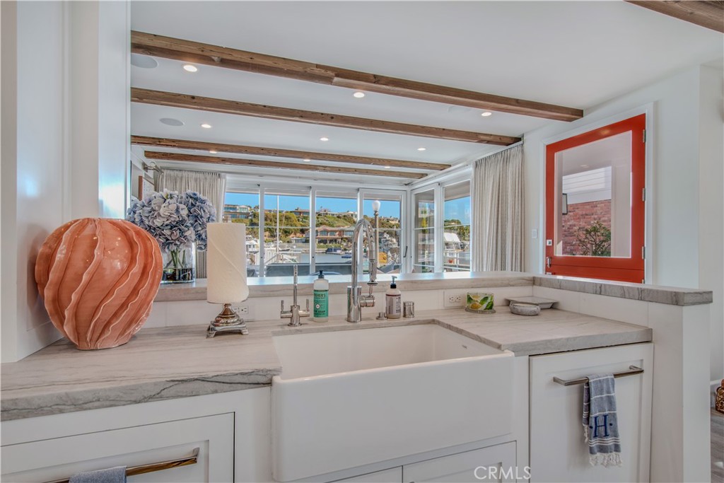 317 E Bay Front
