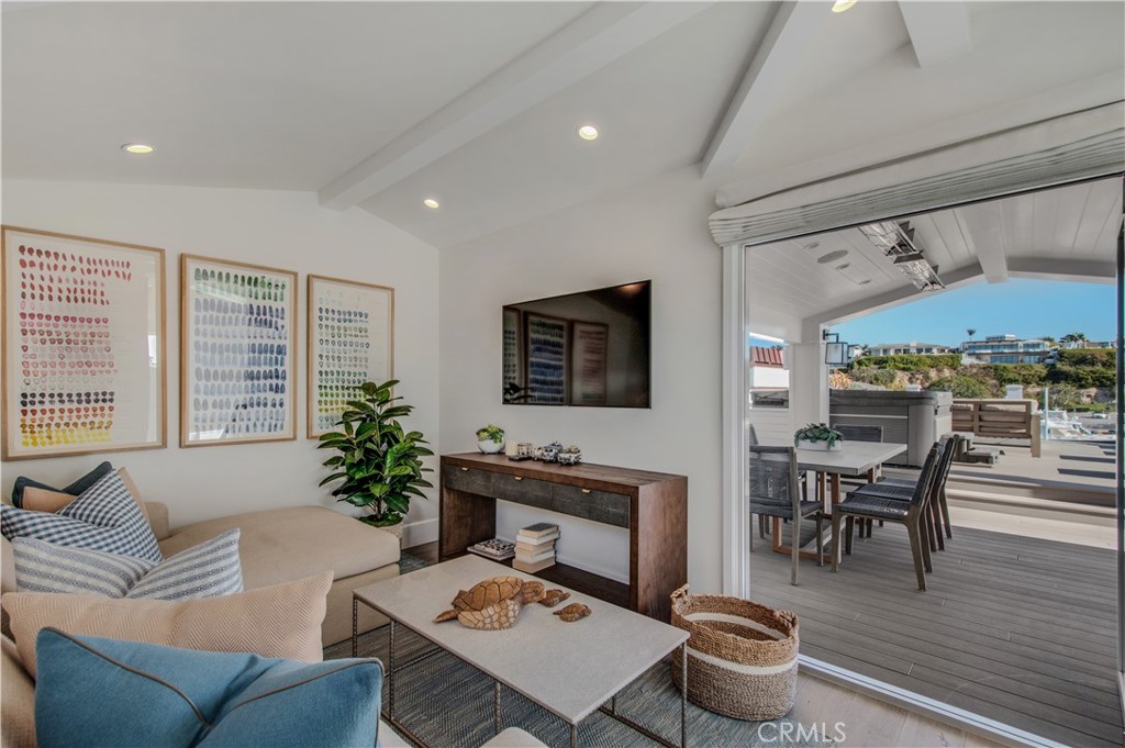 317 E Bay Front