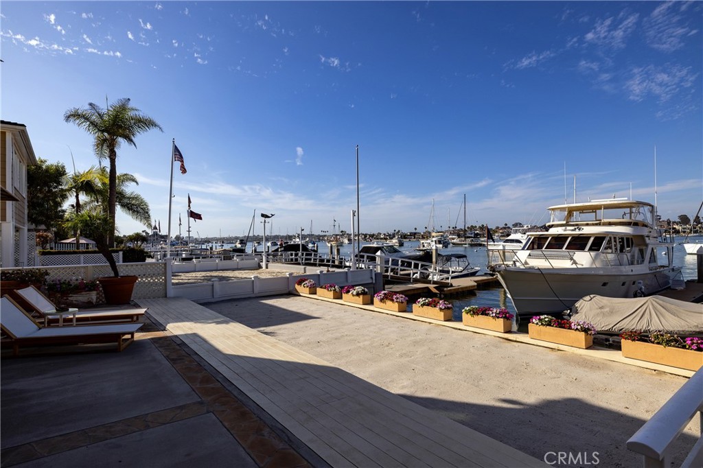 1114 E Balboa Boulevard