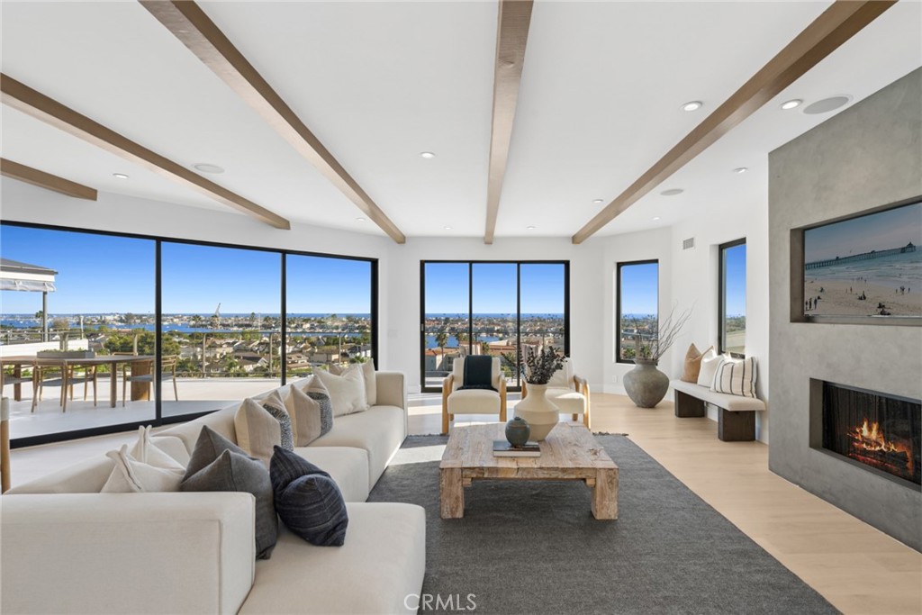 1021 Kings Road