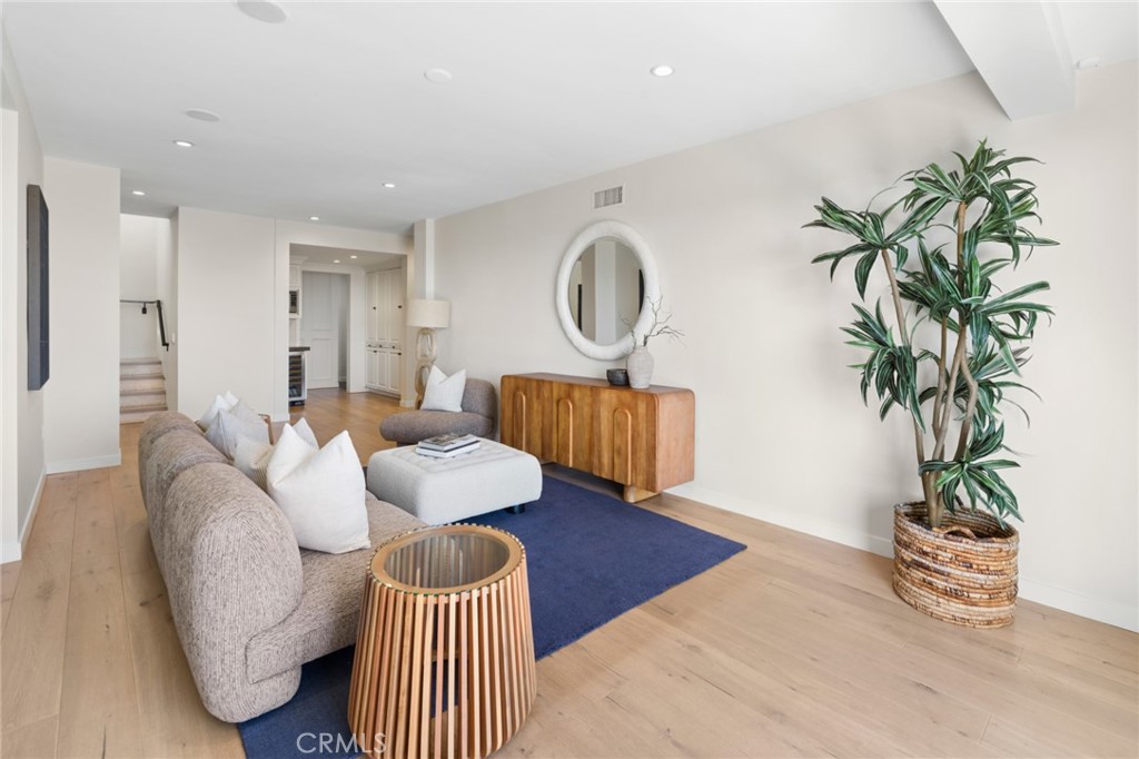 1021 Kings Road