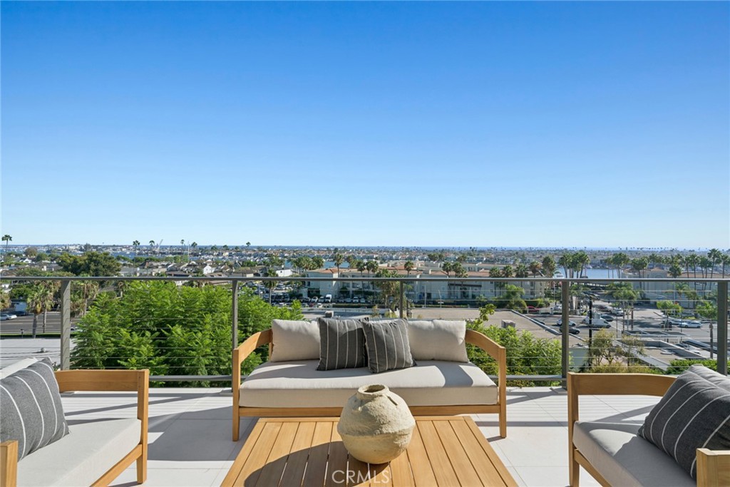 1021 Kings Road