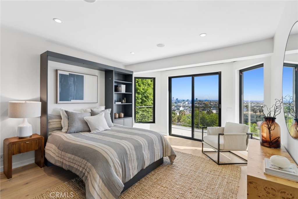 1021 Kings Road