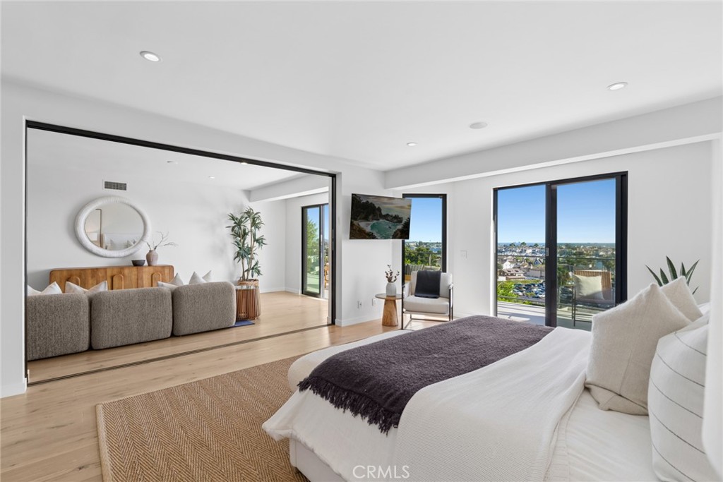 1021 Kings Road