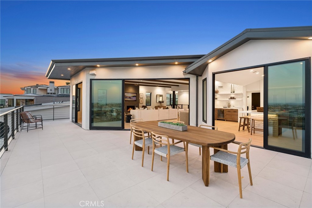 1021 Kings Road