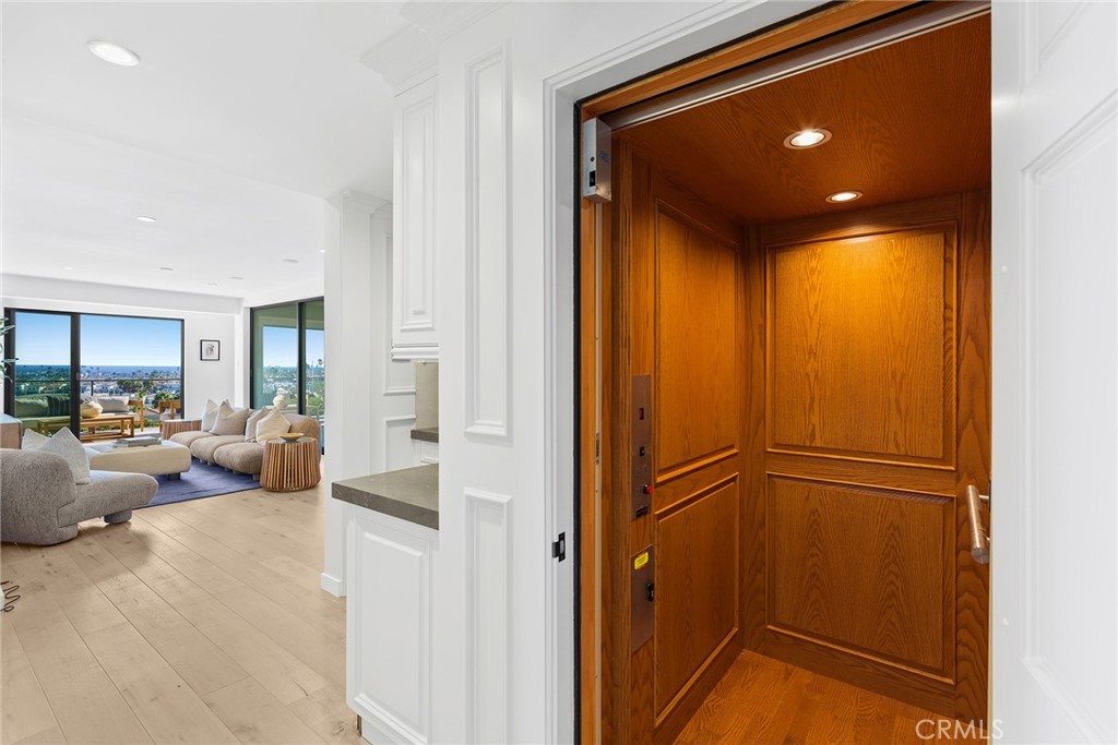 1021 Kings Road