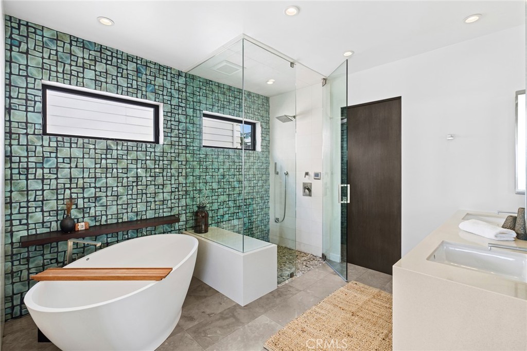 1021 Kings Road