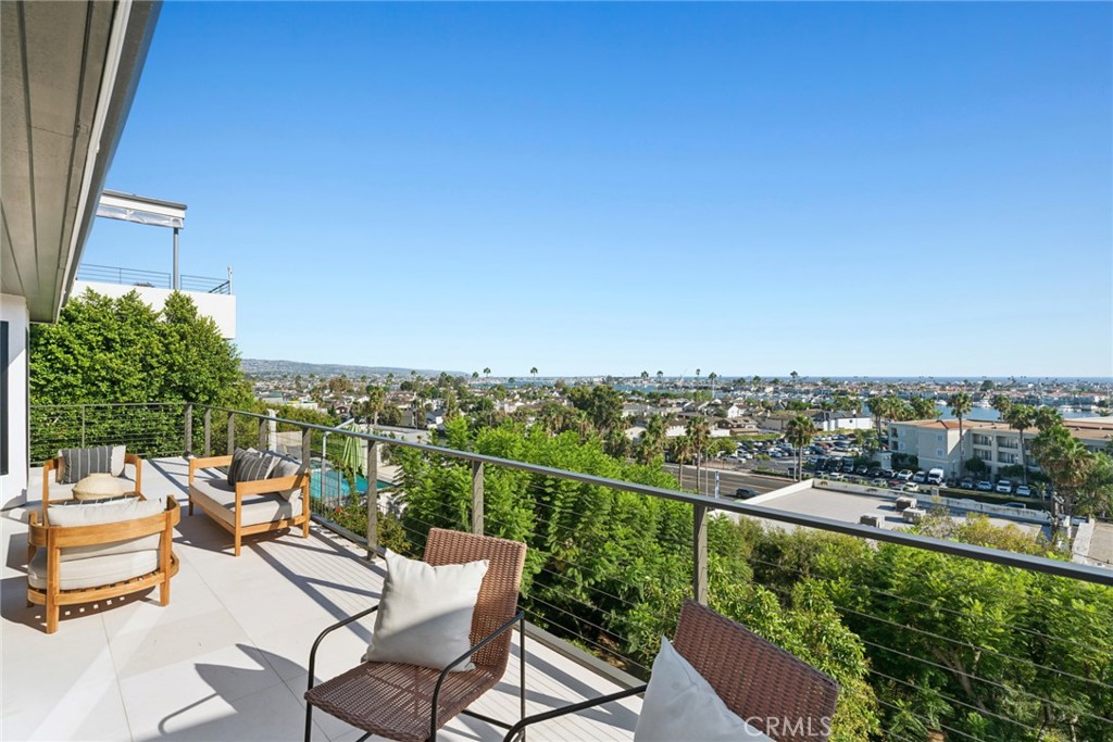 1021 Kings Road
