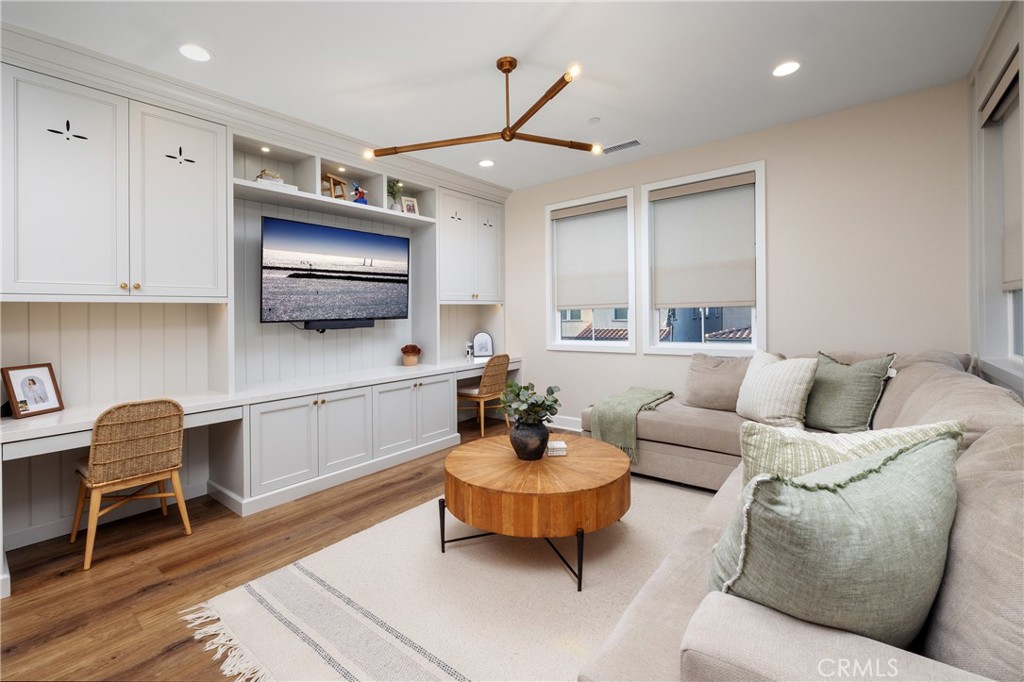 1249 E Providence Loop