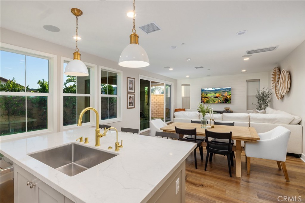 1249 E Providence Loop