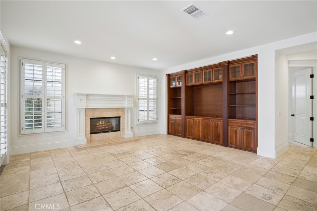 17 Colonial Drive