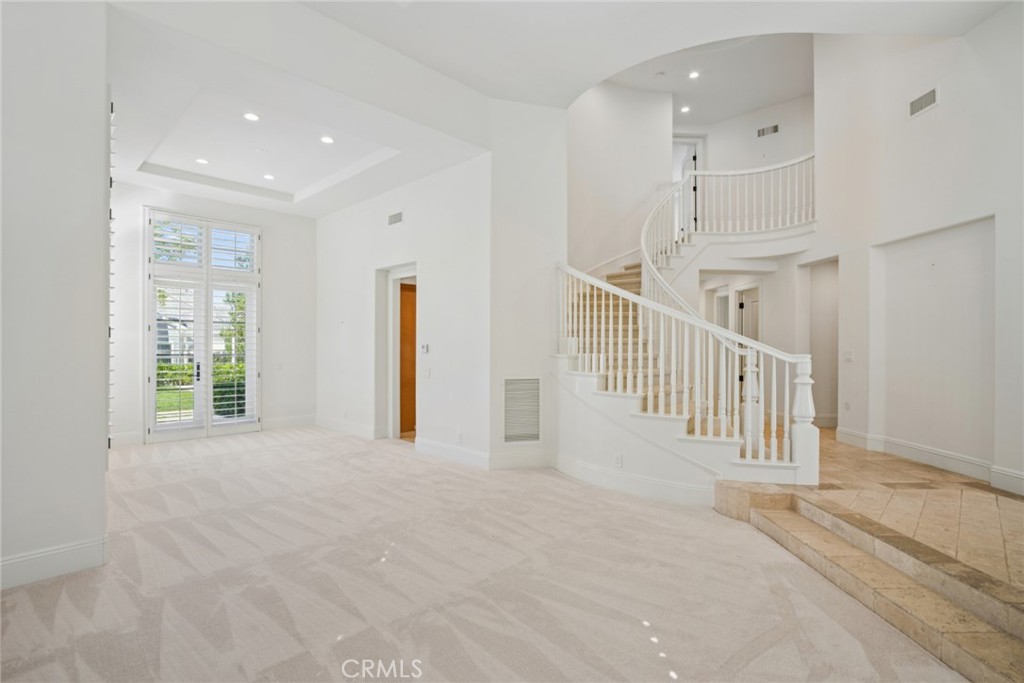 17 Colonial Drive