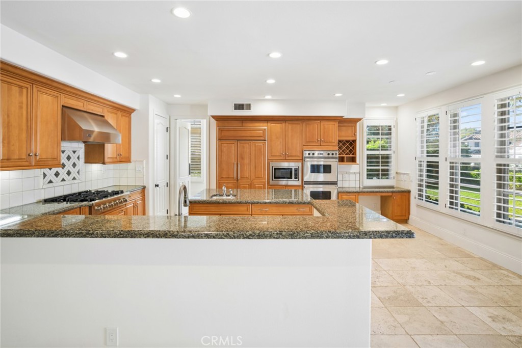 17 Colonial Drive