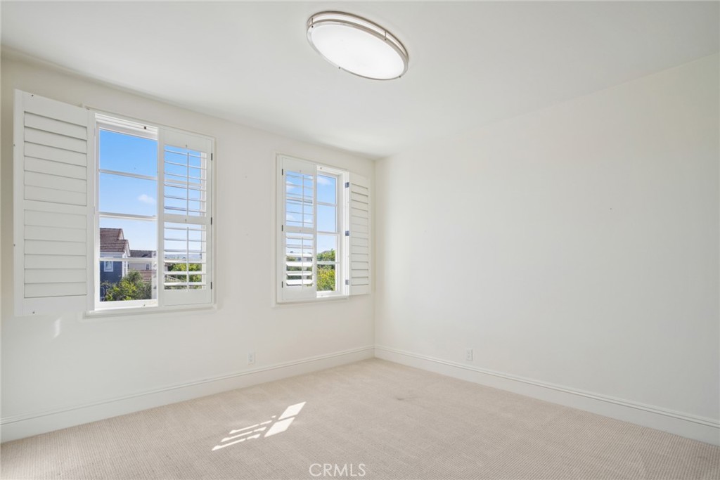 17 Colonial Drive