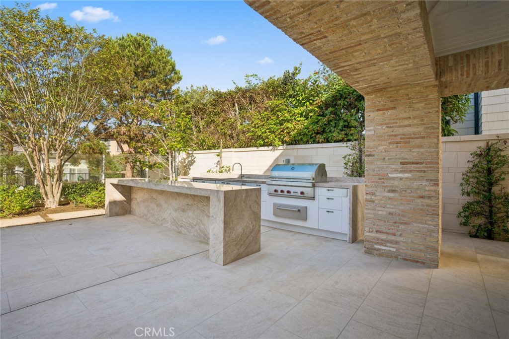 17 Colonial Drive