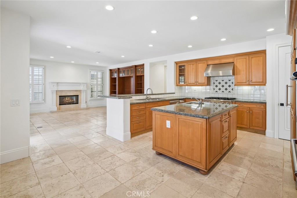 17 Colonial Drive