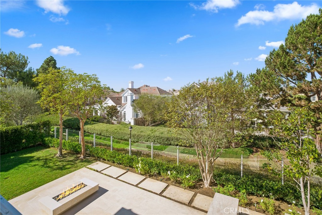 17 Colonial Drive