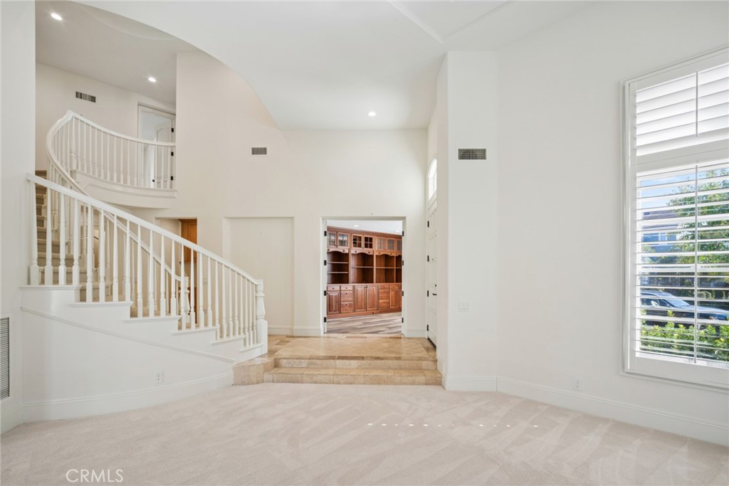 17 Colonial Drive