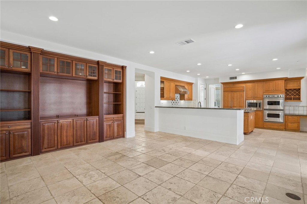 17 Colonial Drive