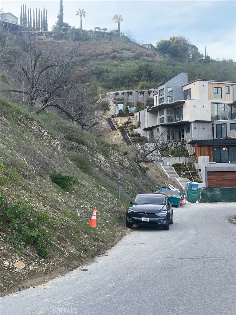 3747 Camino De La Cumbre