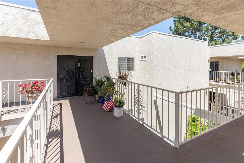 2386 Via Mariposa W 3G