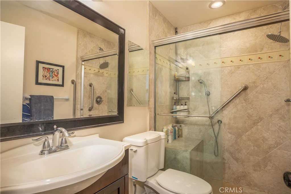 2386 Via Mariposa W 3G