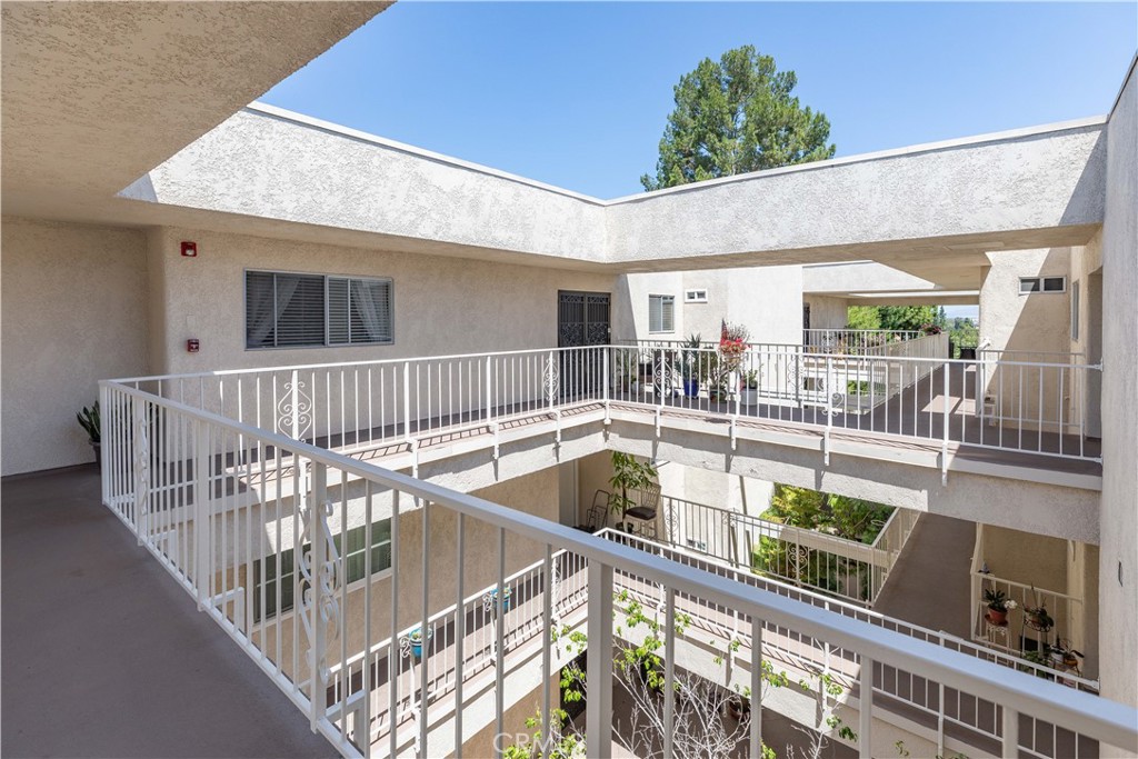 2386 Via Mariposa W 3G