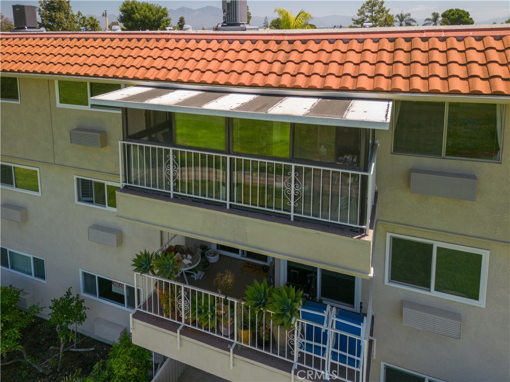 2386 Via Mariposa W 3G