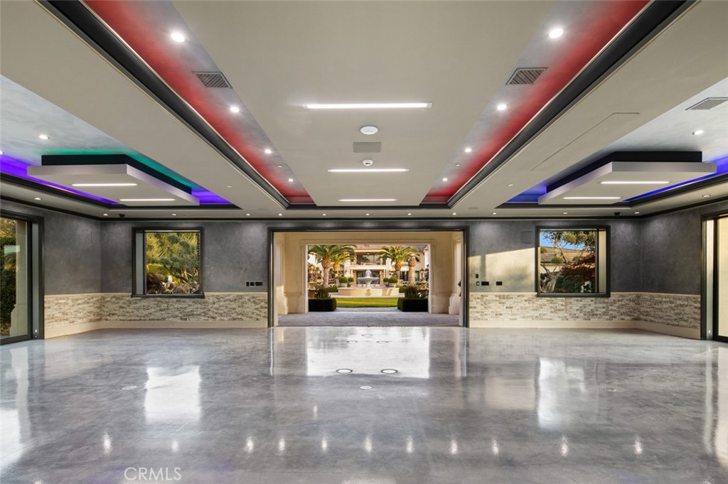 61 Palm Hill Lane