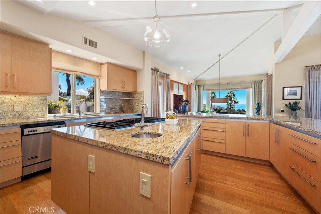 1598 Skyline Drive