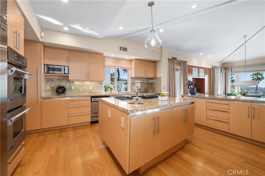 1598 Skyline Drive
