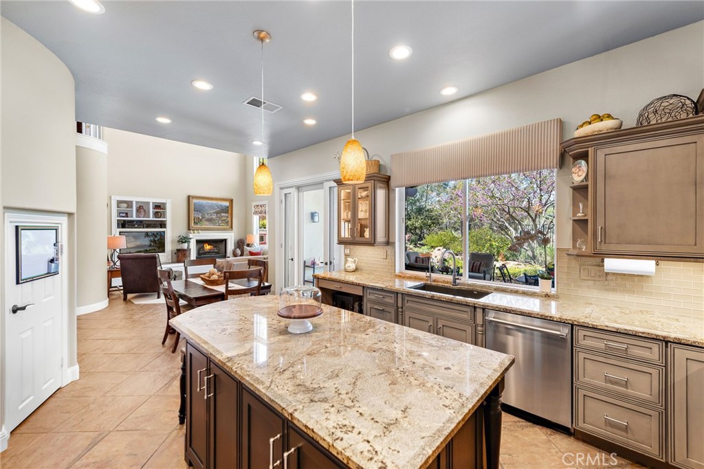2 Williamsburg Lane