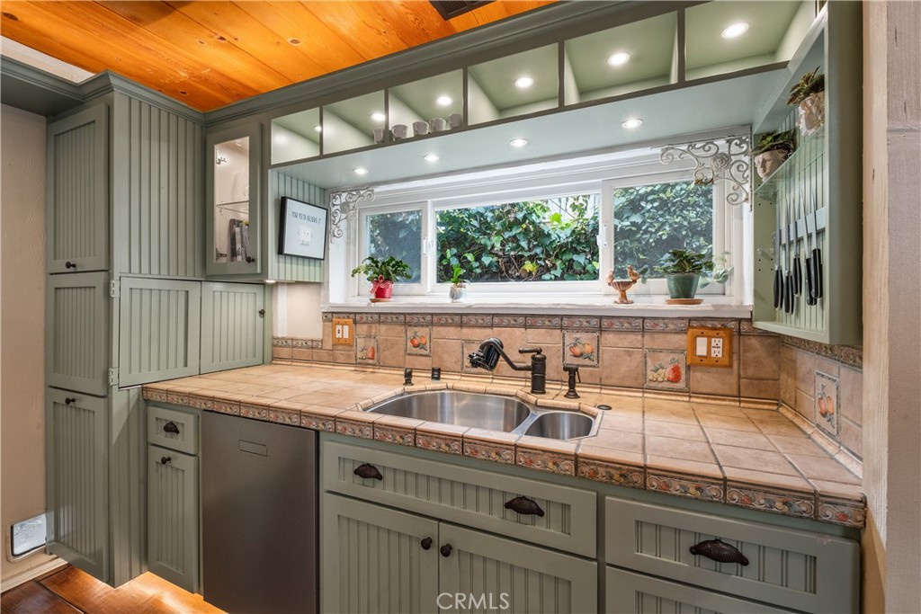 31592 Santa Rosa Dr.