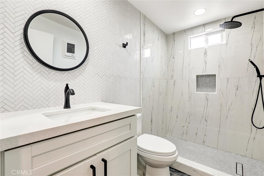 32742 Alipaz Street 23