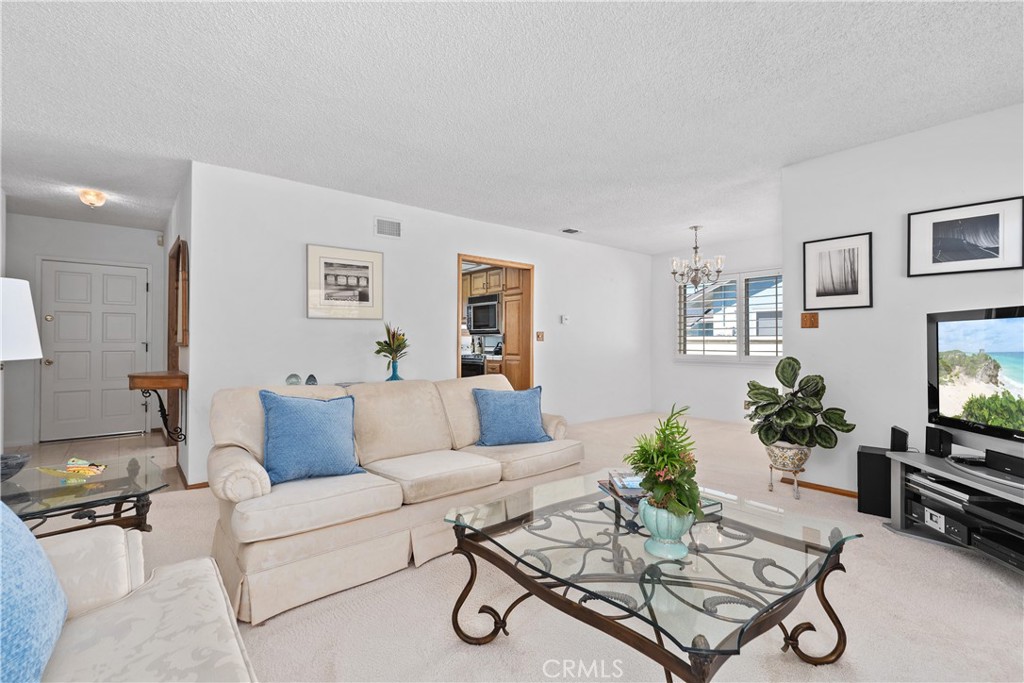 1327 E Kenwood Avenue