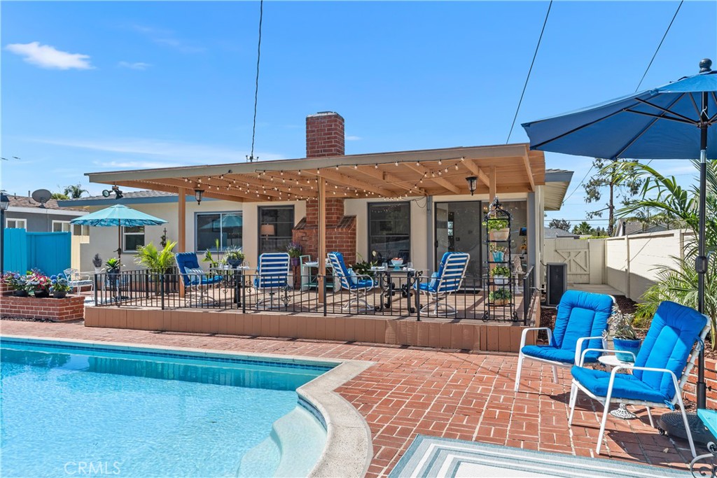 1327 E Kenwood Avenue