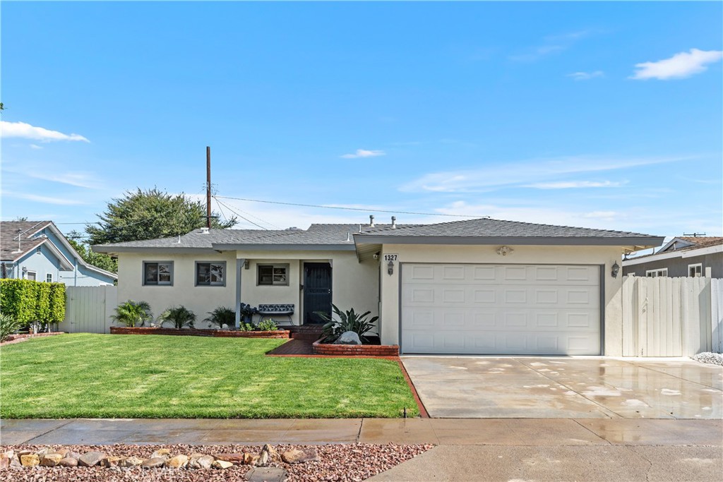 1327 E Kenwood Avenue