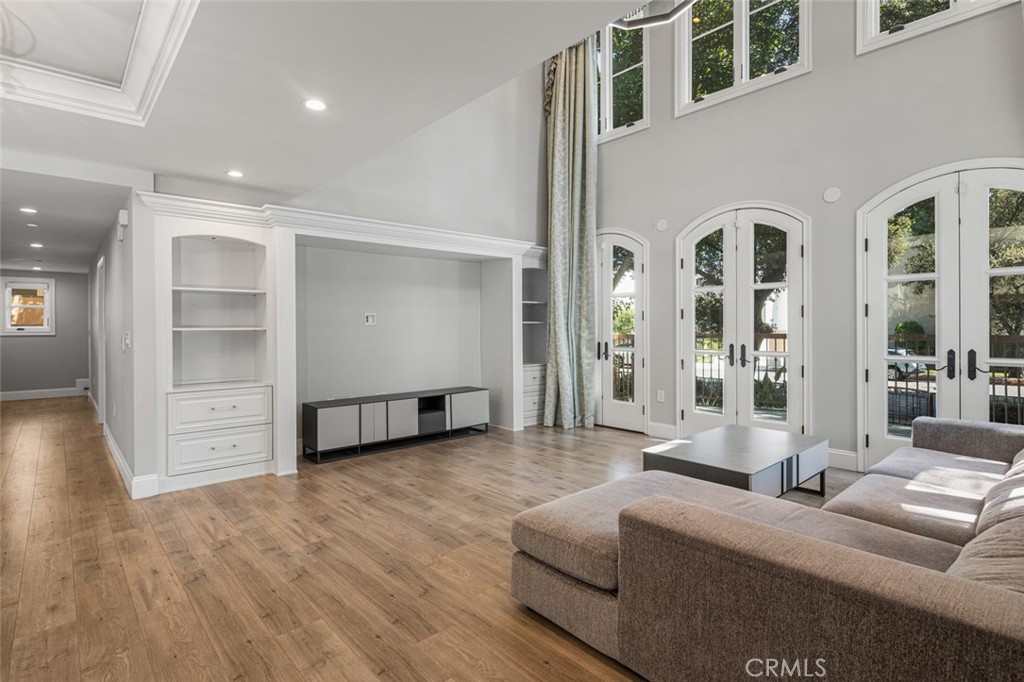 188 S Sierra Madre Boulevard 8