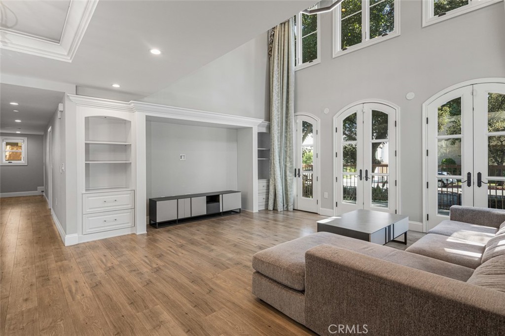 188 S Sierra Madre Boulevard 8
