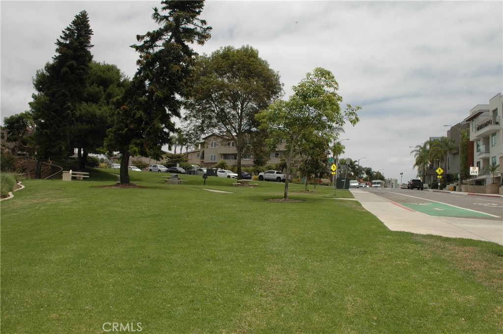 543 LAGUNA Drive