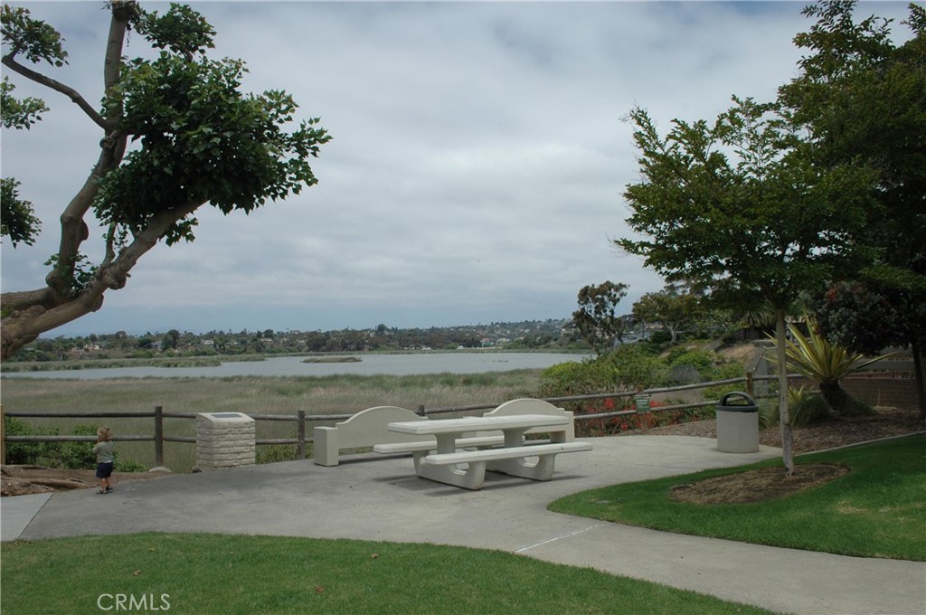 543 LAGUNA Drive