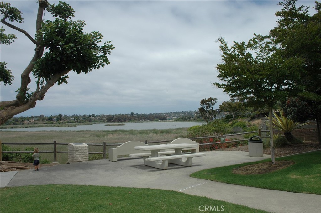543 LAGUNA Drive