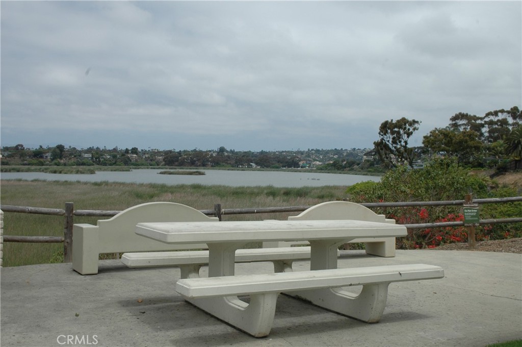 543 LAGUNA Drive
