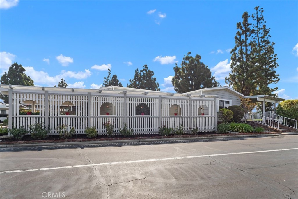 14000 Lake View Dr