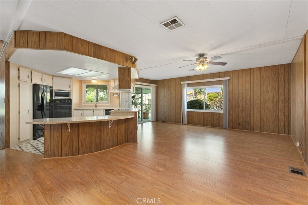 14000 Lake View Dr
