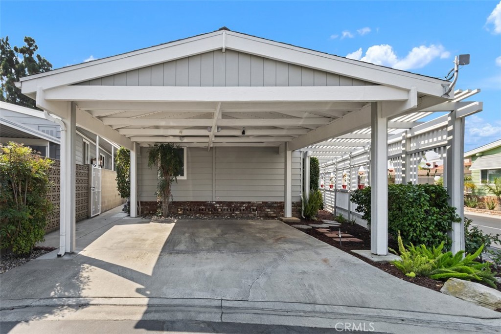 14000 Lake View Dr