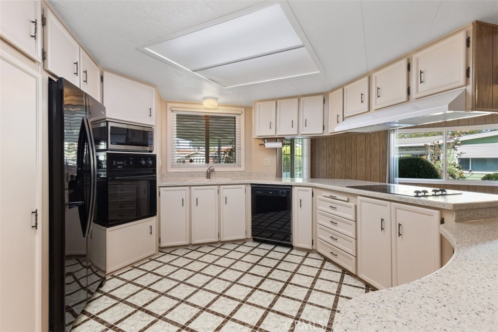 14000 Lake View Dr