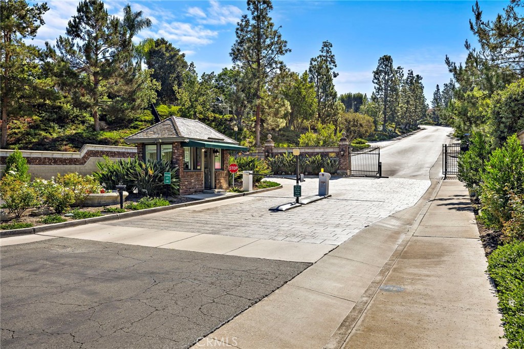 22202 Crystal Pond