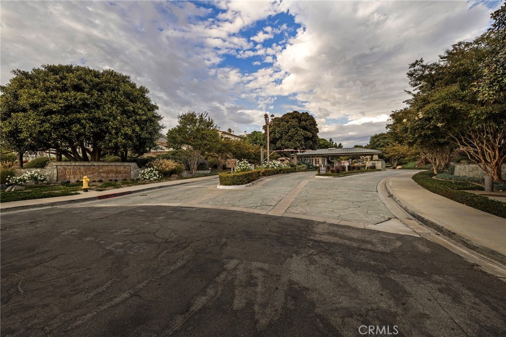 35 Emerald Glen