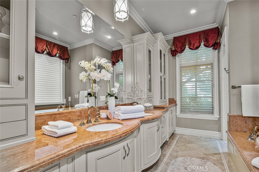 1122 S Santa Anita Avenue